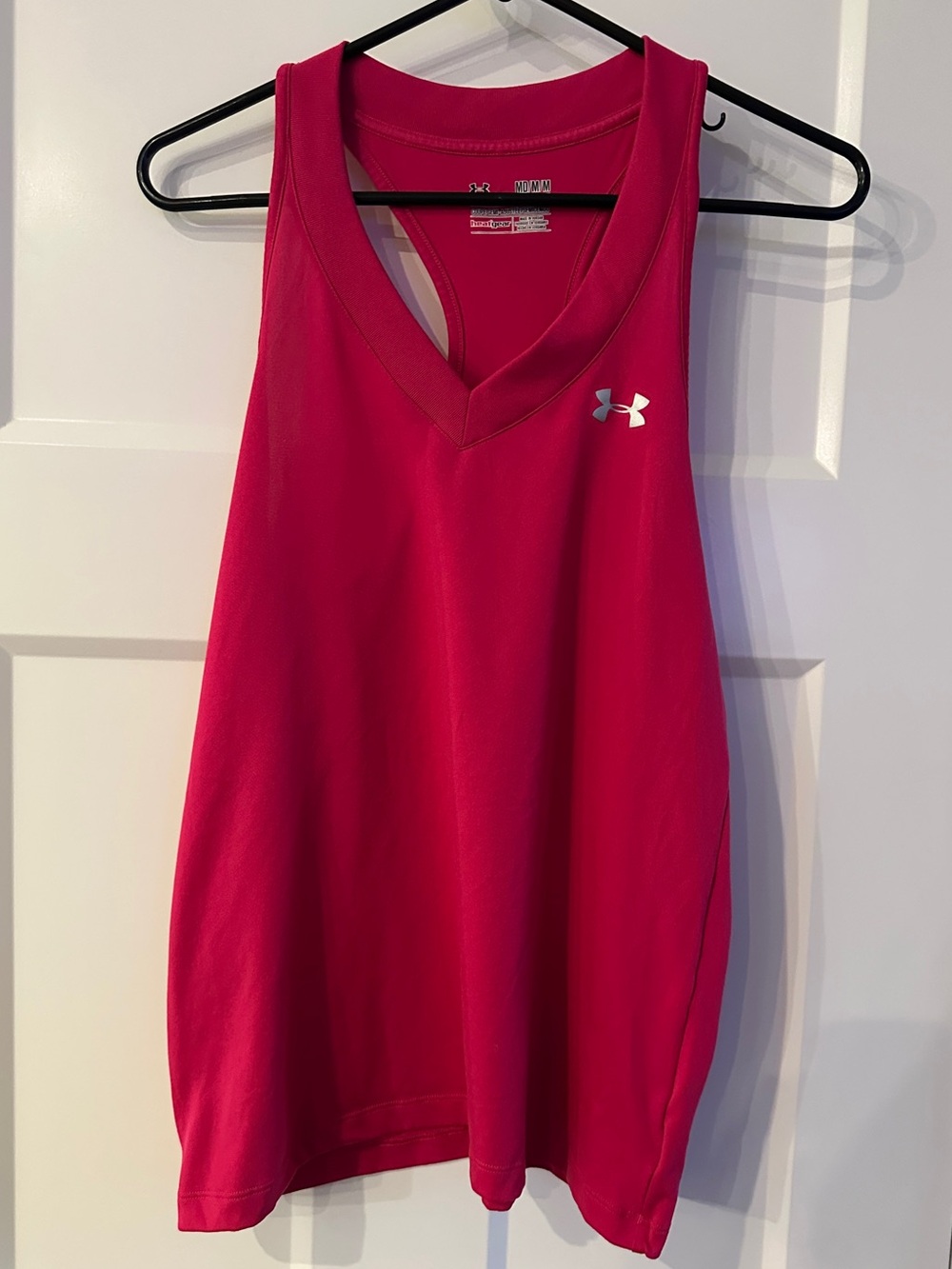 Under Armour Women’s Semi-fitted athletic tank top size Medium Heat Gear pink